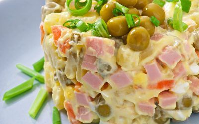 Ensaladilla rusa con jamón cocido Ruano: la receta fresca y proteica del verano